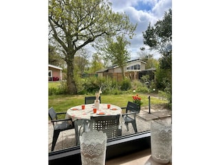 Garten mit Gartenmöbeln