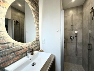 TIDE4 Apartment 5 - Bad mit bodenebener Dusche