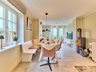 Essbereich mit Kamin