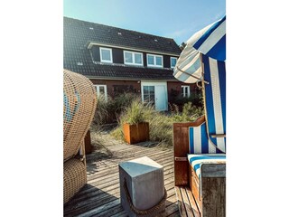 TIDE4 Amrum - Aussenbereich mit Strandkorb