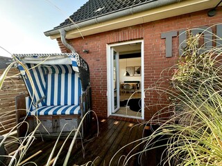 TIDE4 Amrum Apartment 2 eigene Terrasse mit Strandkorb