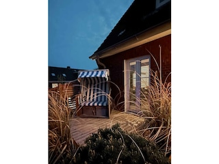 TIDE4 Amrum Apartment 2 eigene Terrasse mit Strandkorb