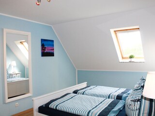 Schlafzimmer 2