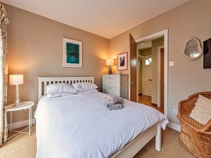 Holiday house Spacious Welsh Coastal Retreat, No Deposit - Pwllheli - image1