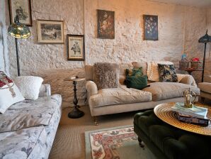Holiday house Serene Staffordshire Farmhouse Retreat, No Deposit - Buxton - image1