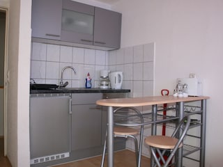 Pantryküche mit Geschirrspüler