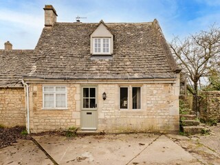 Holiday cottage Cheltenham Outdoor Recording 4