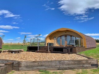 Chalet Malton Outdoor Recording 2