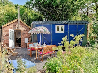 Chalet Welshpool Outdoor Recording 2