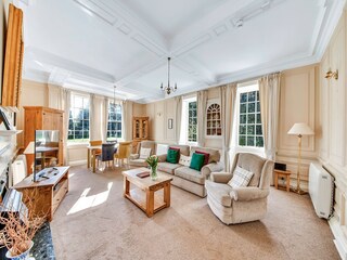 Apartment Welt Features 13