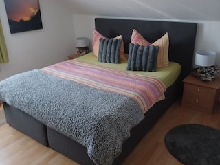 Wohnzimmer mit Doppel  Bett