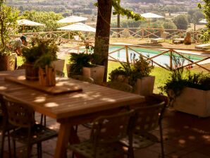 Villa in der Toskana mit Pool & Sportplatz