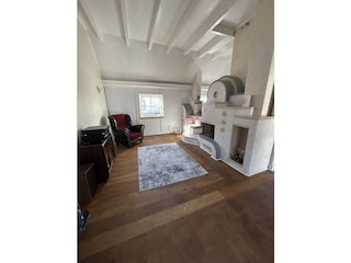 Wohnzimmer mit Kamin