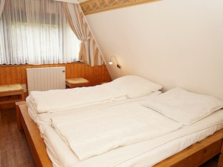 Schlafzimmer I: mit Doppelbett