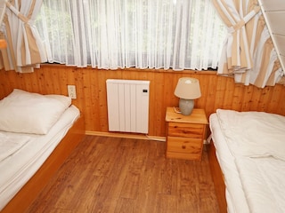 Schlafzimmer II: mit 2 x Einzelbetten