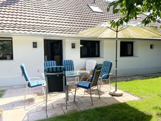 Terasse mit Blick zum Haus