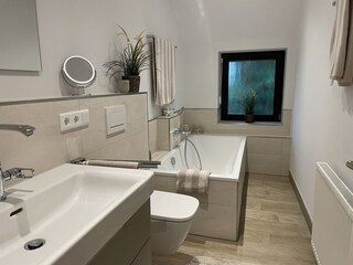 Bad mit Badewanne