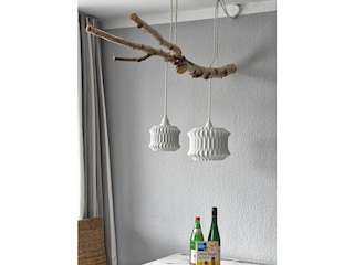 Bis ins kleinste Detail wurde an alles gedacht. Schon die "Baumstammlampe" lädt zum Verweilen an ...