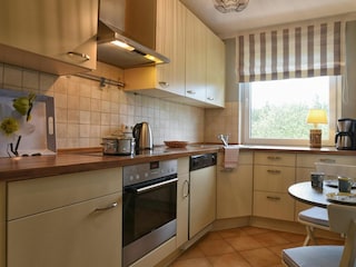 Die separate Küche ist großzügig ausgestattet.