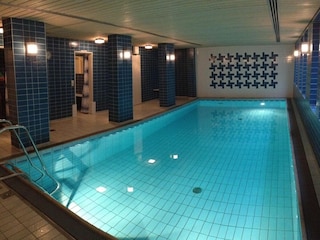 Schwimmen sie ein paar Runden in dem im Haus Halligblick befindlichen Schwimmbad...