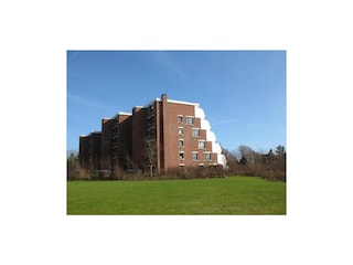 Das Haus Halligblick von der Straße aus gesehen.