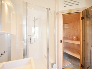 Genießen Sie Luxus pur mit der hauseigenen Sauna.