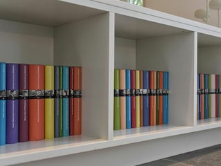 Hier befinden sich Band 1-50 der SZ-Bibliothek "Große Romane des 20. Jahrhundert"