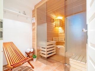 Relaxen Sie in der hauseigenen Sauna.