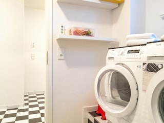 Waschmaschine und Trockner stehen Ihnen selbstverständlich zur Verfügung.