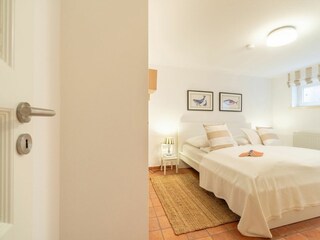 Dieses Schlafzimmer befindet sich im Souterrain.