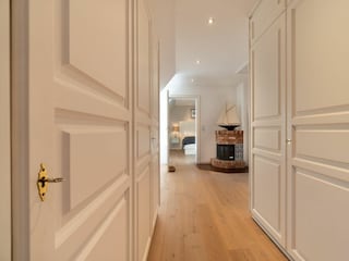 Flur mit grossem Kleiderschrank