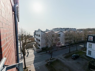 Vom überdachten Balkon haben Sie Ausblick auf die Nordsee.