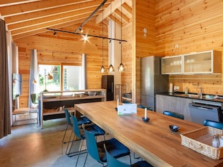 Wohn-/Essbereich mit offener Küche