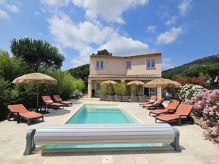 Doppelhaushälfte mit rechts: Maison Laurier Rose.