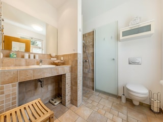 Bad von Schlafzimmer 2 im EG