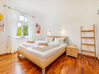 Schlafzimmer 2 mit Bad im EG