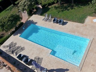 Pool aus der Vogelperspektive.