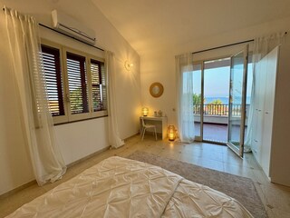 mit Meerblick aus dem Bett.