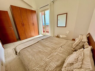 3. Schlafzimmer mit Meerblick.