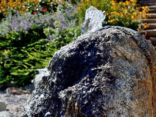 Quellstein am Bio - Pool