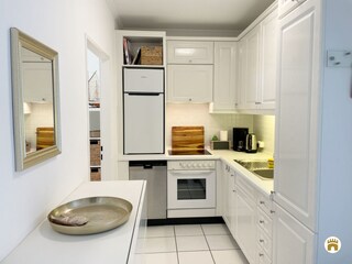 Küche mit Geschirrspüler, sehr gut ausgestattet