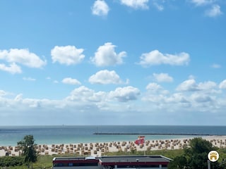 Ausblick vom Balkon auf den Badestrand