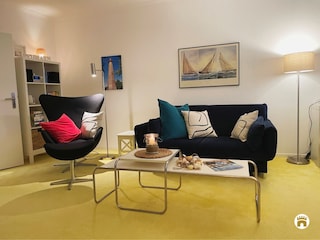 Wohn- Esszimmer mit Schlafcouch + Meerblick