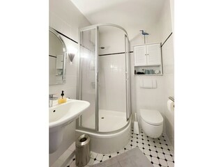 Helles Bad mit Dusche