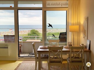 Essplatz + Südbalkon mit herrlichem Ostseeblick