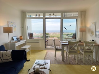 Wohn- Esszimmer mit Schlafcouch + Meerblick