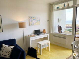 Kleiner Schreibtisch mit großem Meerblick