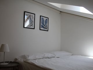 Open-Space-Zimmer mit Badezimmer