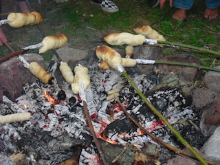 Lagerfeuer mit Stockbrot