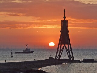 Kugelbake bei Sonnenuntergang
